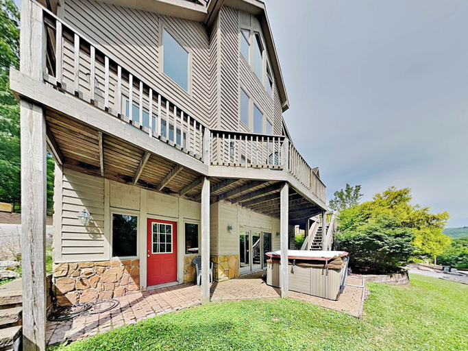 Exterior & Views 2, Better Lake Than Never by Taylor Made Deep Creek, Garrett