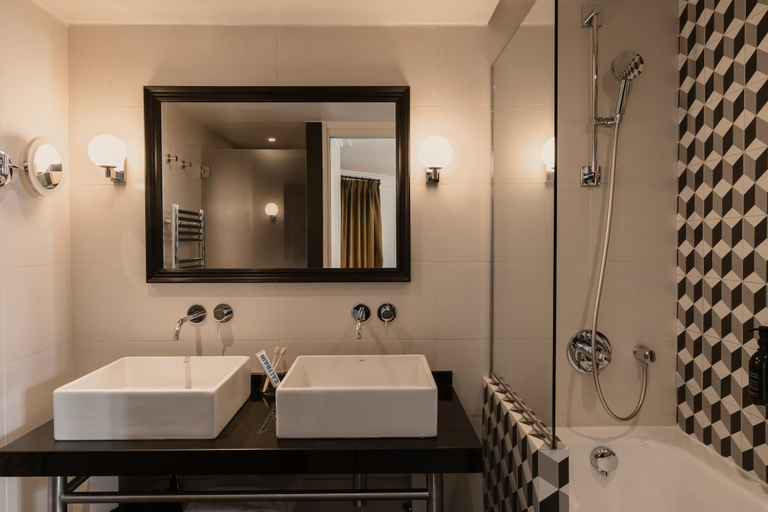 Bathroom 5, Hôtel Bourgogne & Montana, Paris
