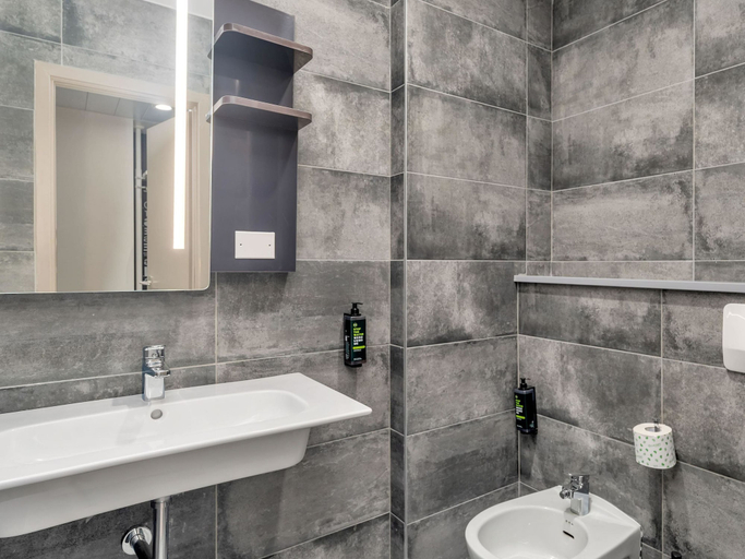 Bathroom 5, B&B Hotel Milano Ornato, Milano