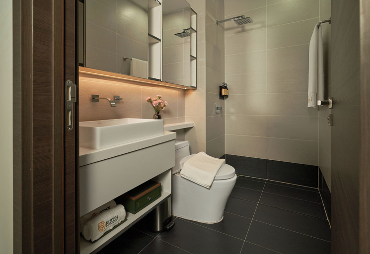 Bathroom 5, Noden Hotel & Apartment, Phnom Penh