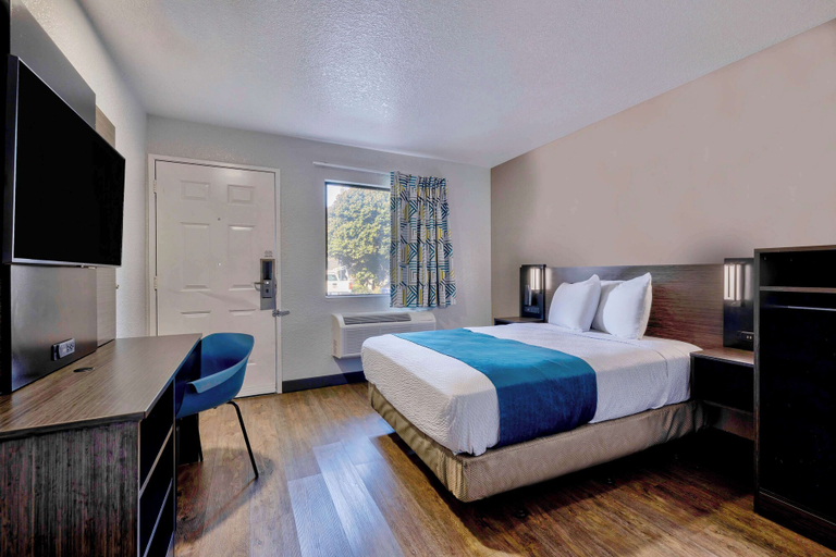 Bedroom 3, Motel 6 Anaheim, CA - Fullerton East, Orange