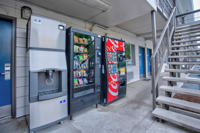 Food & Drinks 5, Motel 6 Salem, OR - Expo Center, Marion