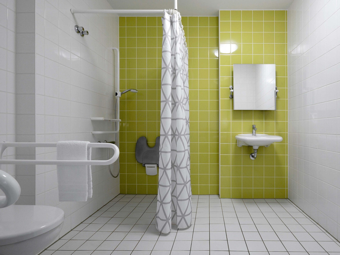 Bathroom 5, B&B Hotel Frankfurt City-Ost, Frankfurt am Main