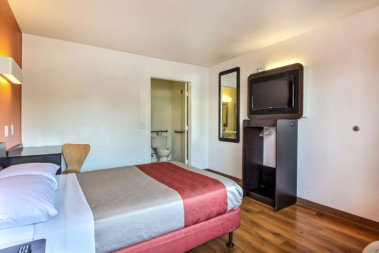 Bedroom 4, Motel 6 Sunnyvale, CA - South, Santa Clara
