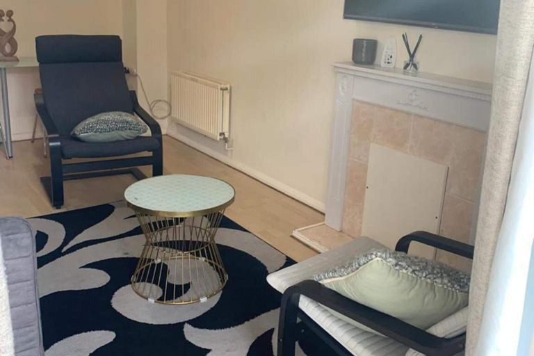 Others 4, Charming 2-bed House in London, London