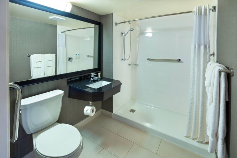 Bathroom 4, Comfort Inn, Yarmouth