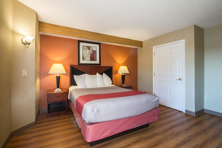 Bedroom 3, Motel 6 Indianapolis, IN - Airport, Indianapolis