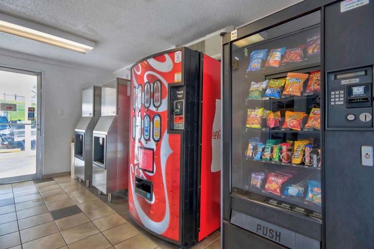 Food & Drinks 5, Motel 6 Santa Fe, Santa Fe