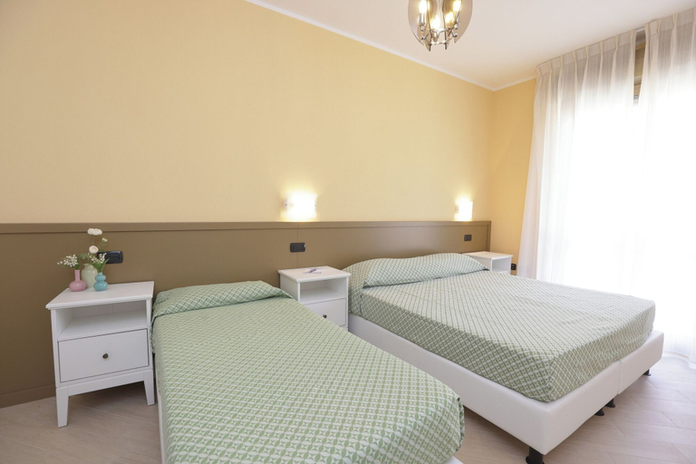 Bedroom 3, Residence Kriss, La Spezia