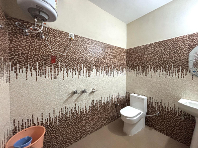Bathroom 4, Fortune heights homestay (Dalhousie,HP), Chamba