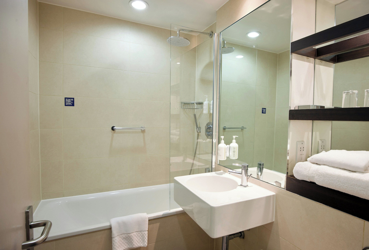 Bathroom 5, Thistle London Holborn, London