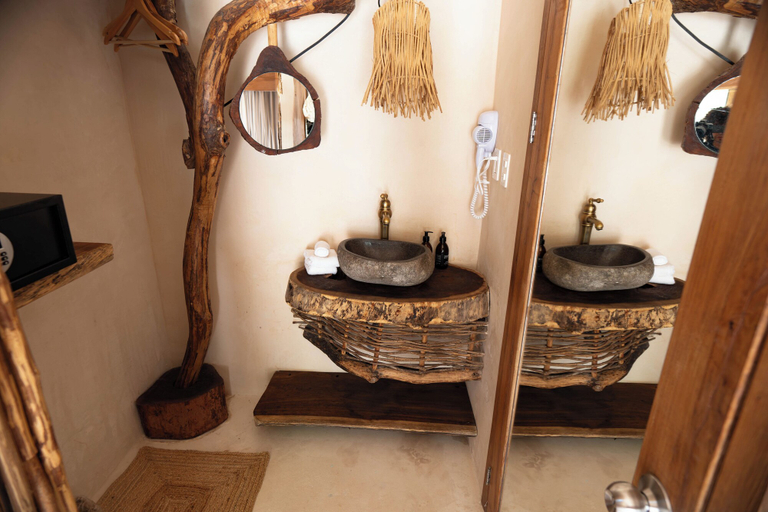 Bathroom 5, Kúunáa Tulum All Beer Inclusive, Cozumel
