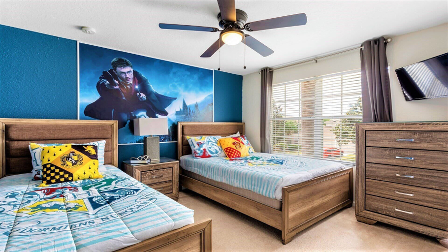 Bedroom 3, Home With Lakeview Close to Disney w Pool, Osceola