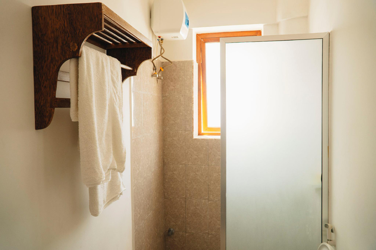 Bathroom 5, Zanoceanique hotel, Kaskazini 'A'