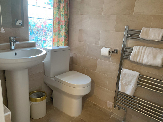 Bathroom 3, Walcot House, Hampshire