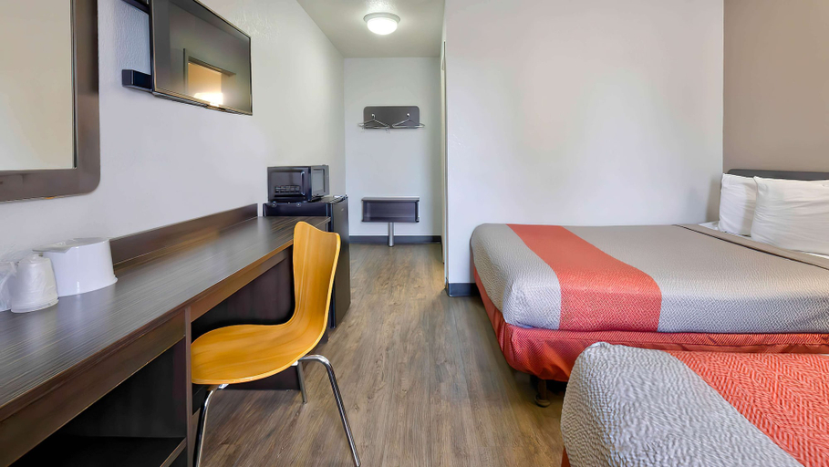 Bedroom 3, Motel 6 Gallup, McKinley