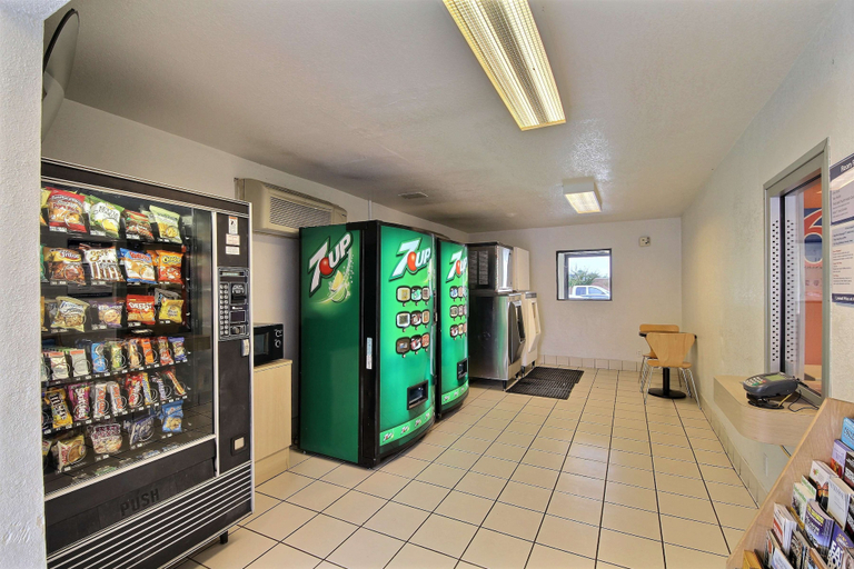 Food & Drinks, Motel 6 San Marcos, TX, Hays