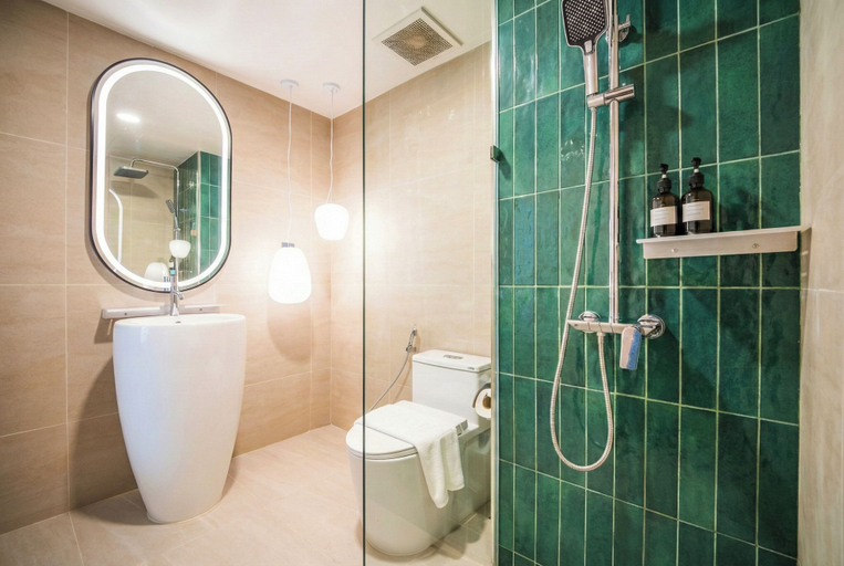 Bathroom 5, Grand Inn Hotel, Wattana