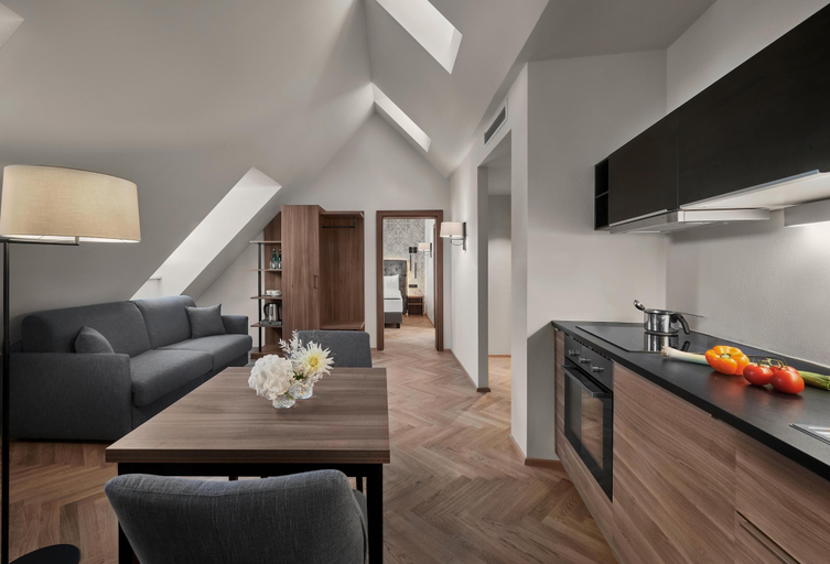 Others 4, Hotel Schwarzer Adler, Innsbruck