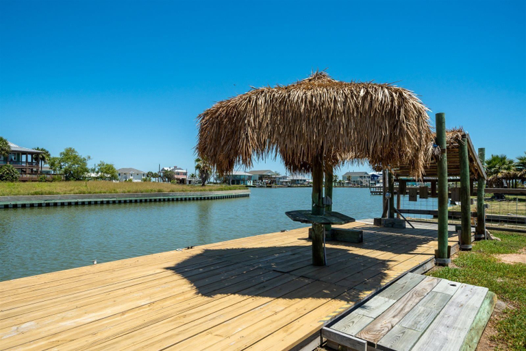 Sport & Beauty, Knot A Care by Miss Kitty’s, Aransas