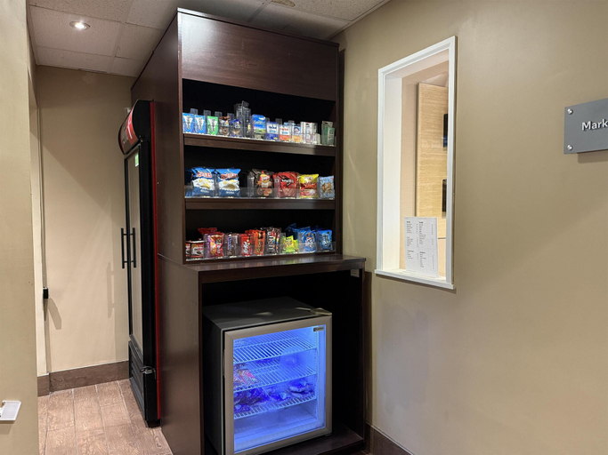 Food & Drinks 5, SureStay by Best Western Marion, Grant