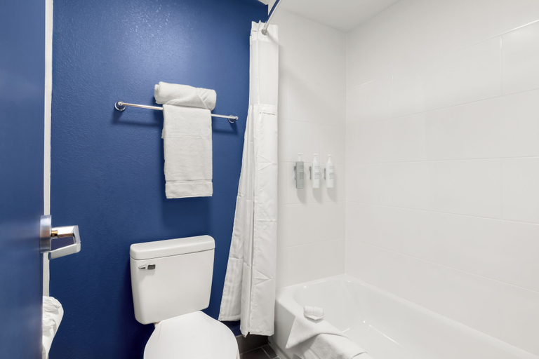 Bathroom 5, Spark by Hilton Muskogee, Muskogee