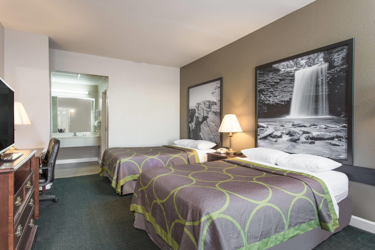 Bedroom 3, Super 8 by Wyndham Petersburg, Petersburg