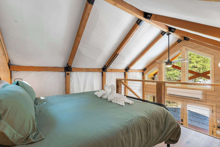 Bedroom 2, Tree Farm Duo - Best of the Ozarks!, Taney