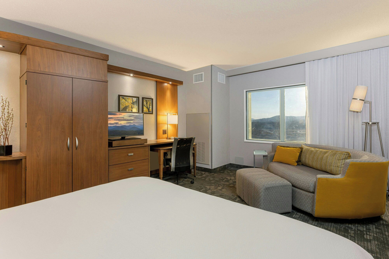 Bedroom 3, Courtyard by Marriott Asheville Airport, Buncombe
