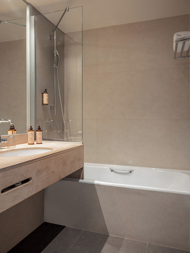 Bathroom 5, Hotel Mercure Paris Boulogne Pont de Saint Cloud, Hauts-de-Seine