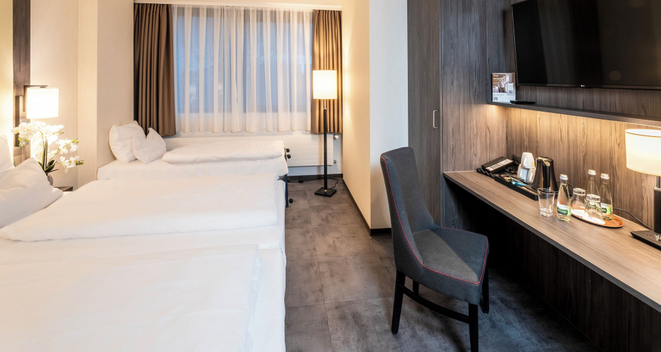 Bedroom 3, PLAZA INN Mannheim, Mannheim