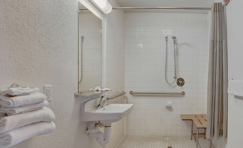 Bathroom 4, Motel 6 Medford, OR, Jackson