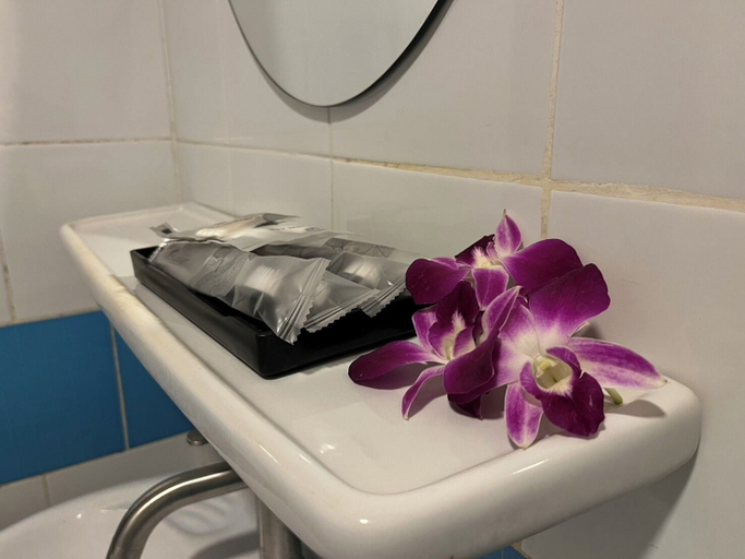 Bathroom 3, Sabai House, Mueang Krabi