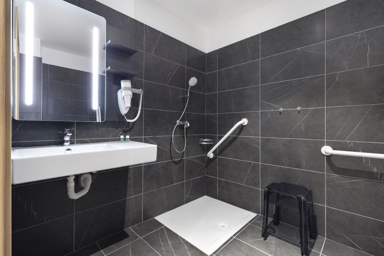 Bathroom 4, B&B Hotel Bolzano, Bolzano