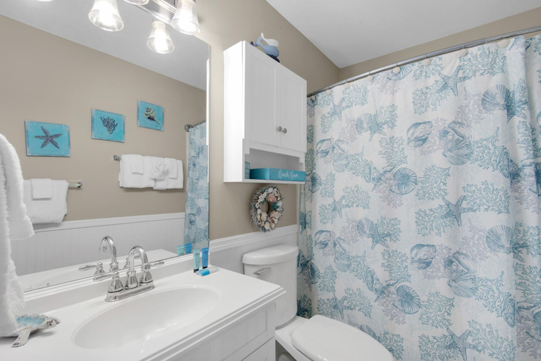 Bathroom, Southwind I-9, Bay