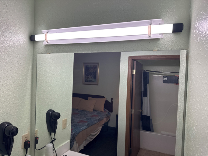 Bedroom 4, Highland Inn Peculiar, Kansas City
