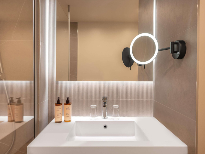 Bathroom 5, Hotel Mercure Paris Boulogne Pont de Saint Cloud, Hauts-de-Seine