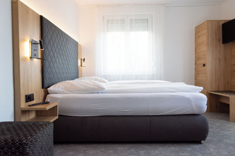 Bedroom 3, Hotel Cocco Bello Smart Check in, Ludwigsburg