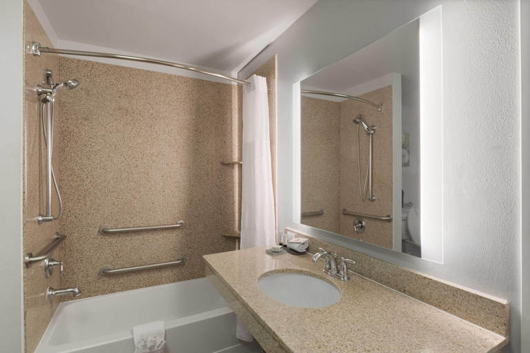 Bathroom 4, La Quinta Inn & Suites by Wyndham Tucumcari, Quay
