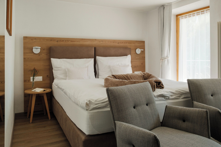 Bedroom 3, Hotel Bernina Pontresina, Maloja