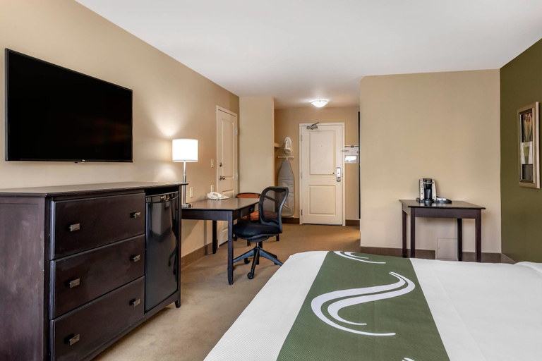 Bedroom 4, Quality Inn & Suites Quispamsis, Kings