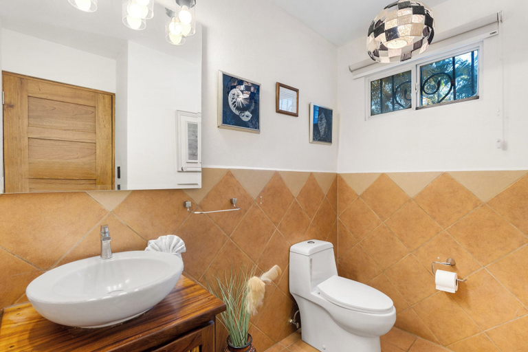 Bathroom 4, Spacious Home w/ Private Pool & Covered Patio Near the Beach, Santa Cruz