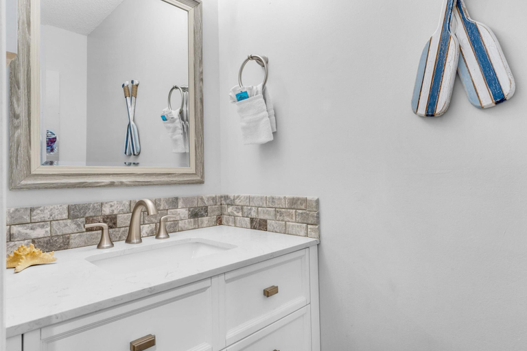 Bathroom 3, Portside I5, Bay