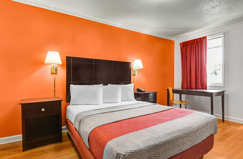 Bedroom 3, Motel 6 Americus, GA, Sumter