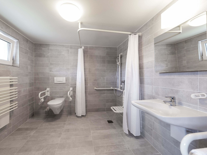 Bathroom 4, B&B HOTEL Wuppertal-City, Wuppertal