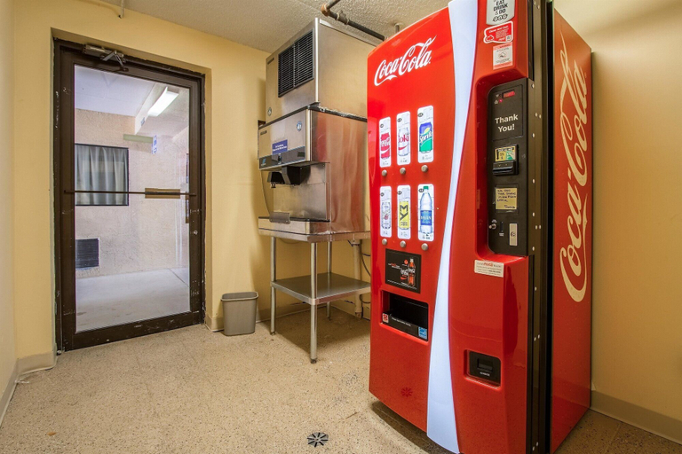 Food & Drinks 5, Motel 6 Ashland, OH, Ashland