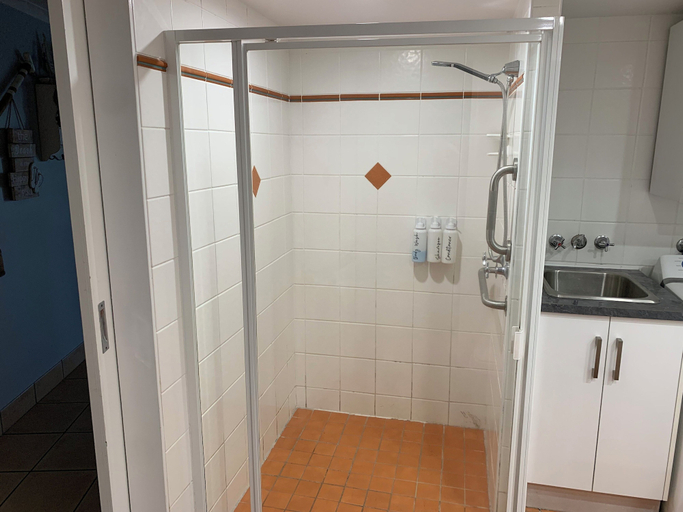 Bathroom 4, Northpoint Holiday Apartments, Maroochy - Mooloolaba