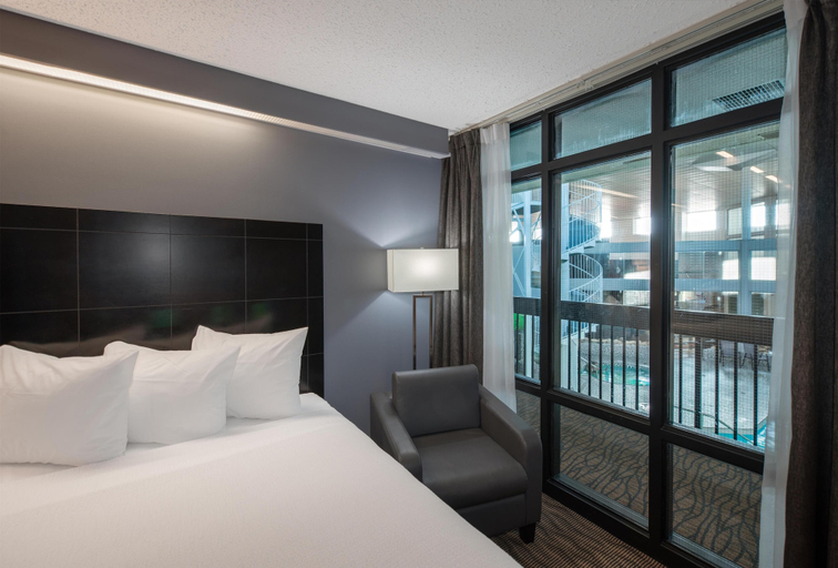 Bedroom 4, Coast Nisku Inn & Conference Centre, Division No. 11