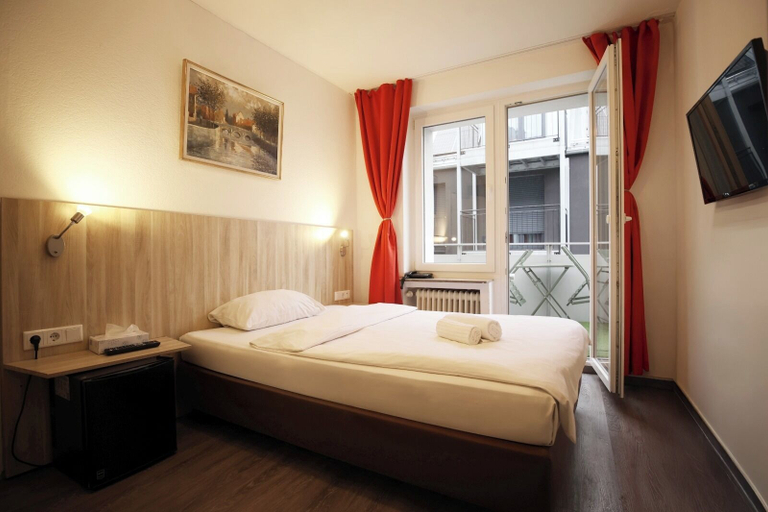 Bedroom 3, Hotel Paris, Düsseldorf