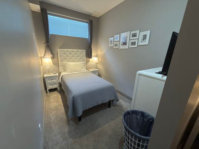 Bedroom 3, Stay549, Division No. 11